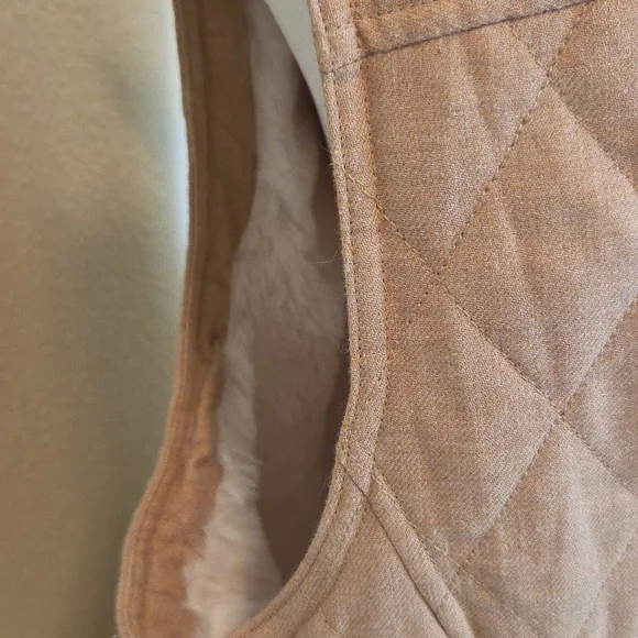 Coldwater Creek Quilted Tan Vest Size L - Picture 9 of 12